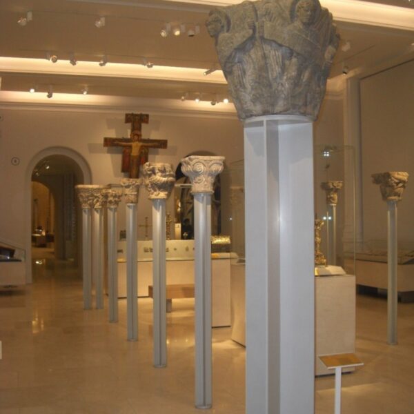 Stone capital support columns